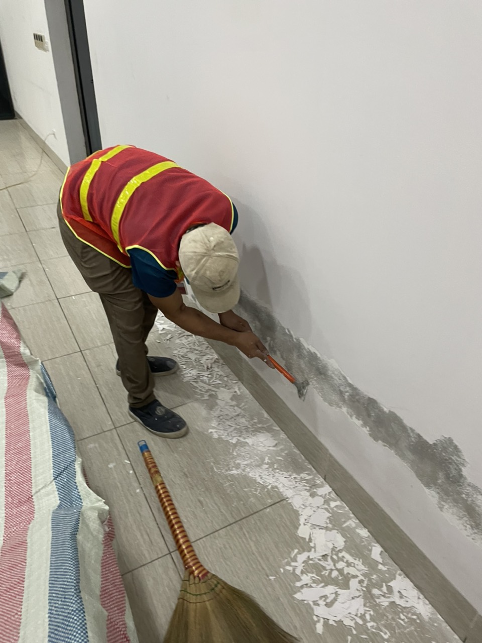 Sơn bả tường theo mẫu hoặc kỹ thuật gradient